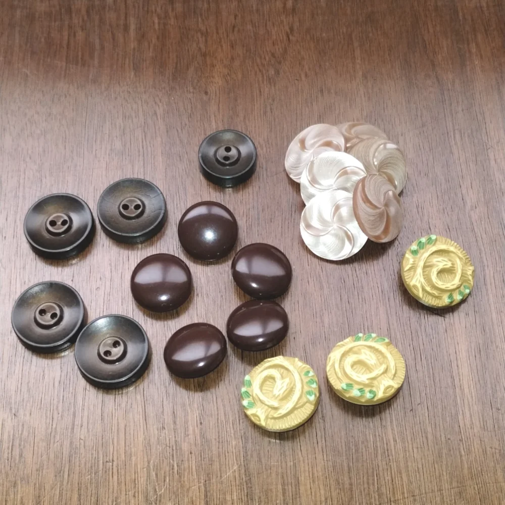 Assorted Brown Buttons